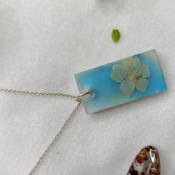 Shimmery Resin Jewelry With Preserved Flower for Anniversary Gift