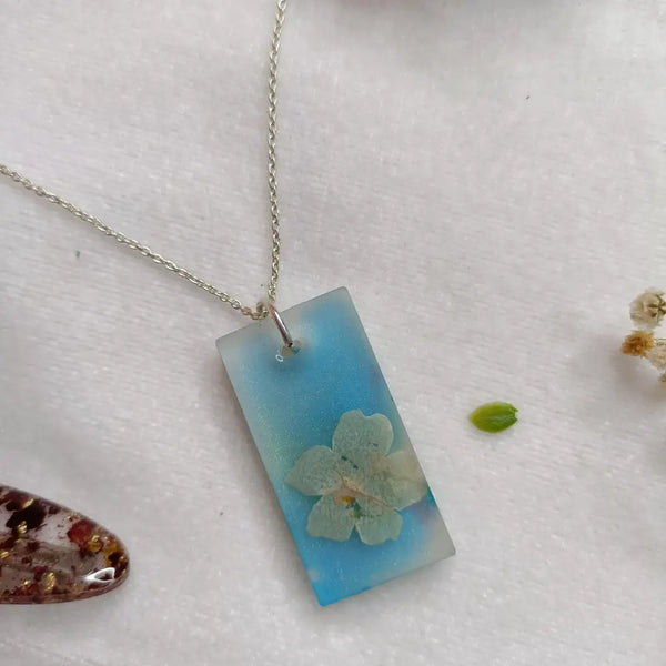 Shimmery Resin Jewelry With Preserved Flower for Anniversary Gift