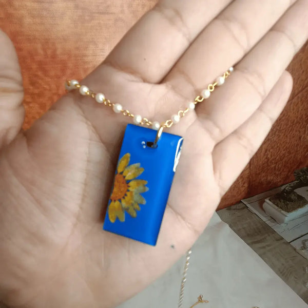 Handmade Resin Pendant With Half Daisy Pearl