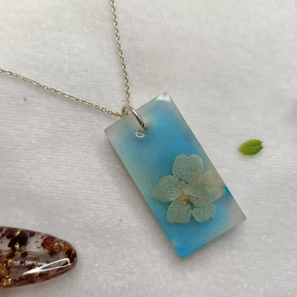 Shimmery Resin Jewelry With Preserved Flower for Anniversary Gift