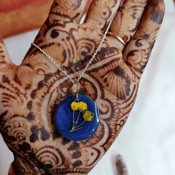 Blue Resin Pendant With Baby Breath Flowers Preservation